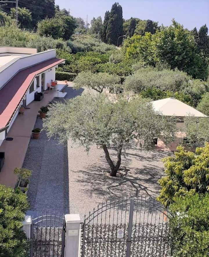 B&B Il Giardino Di Zefiro Gioiosa Marea Extérieur photo